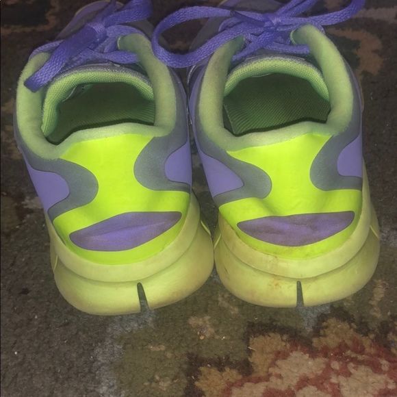 •NIKE• NIKE free 5.0 size 6Y. - Picture 7 of 7